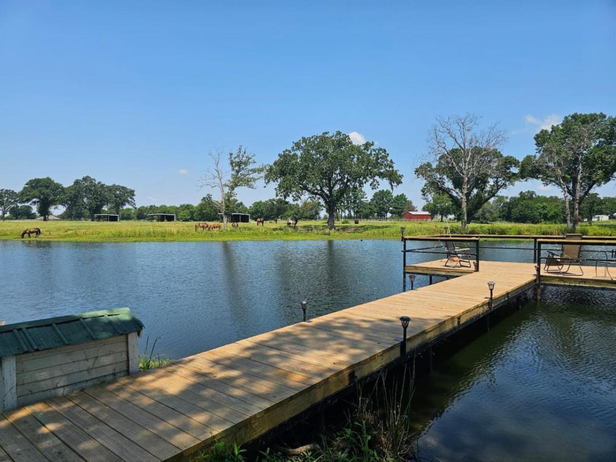 Lakefront W Fire Pit, Lake Fun, And Horse Feeding Villa Emory Exterior photo